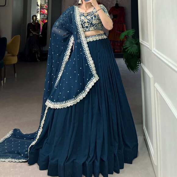 Lehenga Choli - Picture 1 of 4